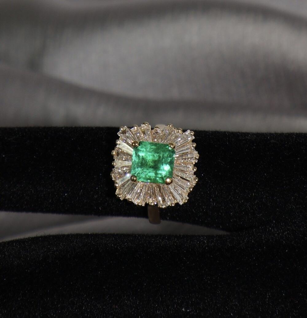 Vintage Tiffany & Co 18k Yellow Gold Colombian Emerald & Diamond Ring 5.62G/Sz5.